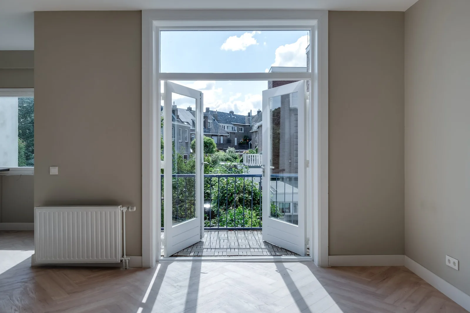 Licht appartement van Ampire met balkon